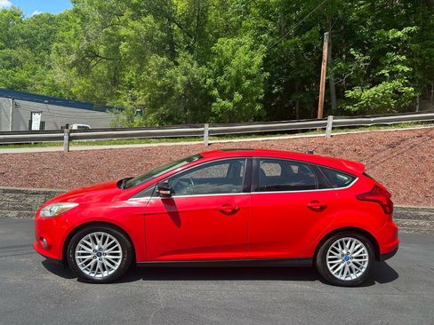 Used 2012 Ford Focus SEL FWD image 2