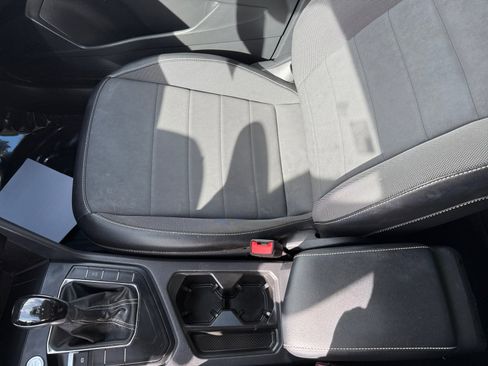 Certified 2022 Volkswagen Taos SE w/ Panoramic Sunroof Package image 14