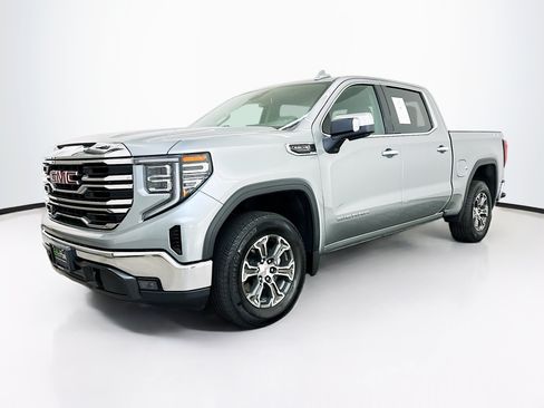 Used 2025 GMC Sierra 1500 SLT AWD/4WD image 3