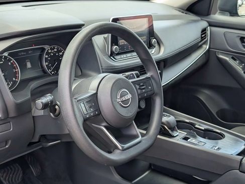 Used 2024 Nissan Rogue S FWD image 15