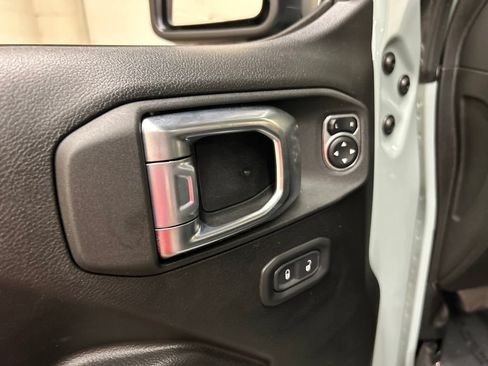 Used 2024 Jeep Wrangler Unlimited Rubicon 4xe w/ Technology Group AWD/4WD image 25