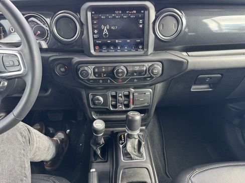 Used 2023 Jeep Wrangler Unlimited Sahara image 18