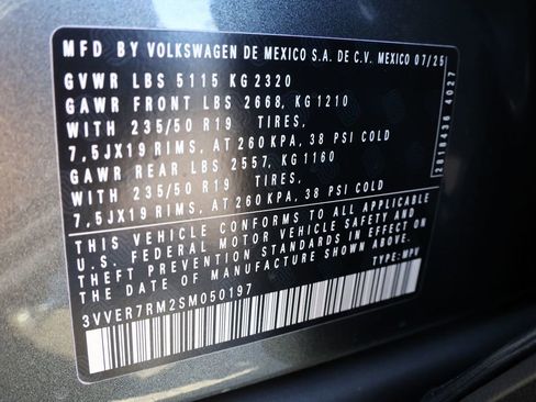 Used 2025 Volkswagen Tiguan SE image 39