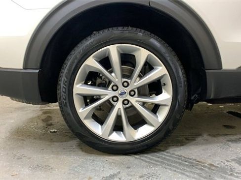 Certified 2023 Ford Explorer Platinum w/ Technology Package image 18