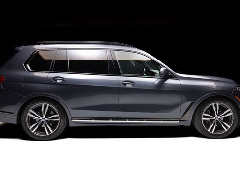 Used 2021 BMW X7 xDrive40i w/ M Sport Package AWD/4WD image 2