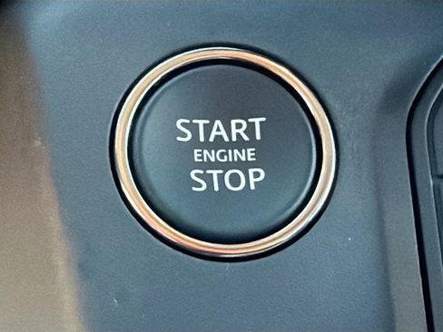 New 2026 Land Rover Defender 110 X-Dynamic SE image 36