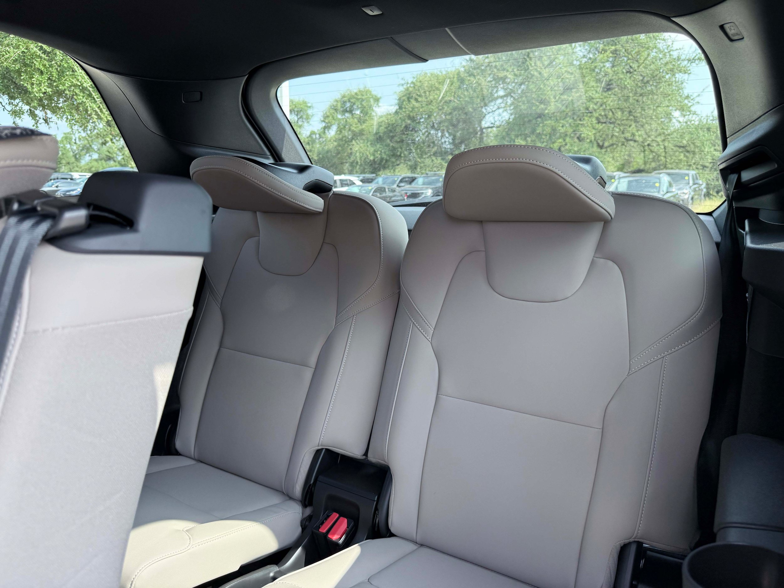 New 2026 Volvo XC90 B6 Plus w/ Protection Package Premier AWD/4WD image 17