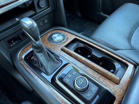 Used 2022 Nissan Armada SL w/ Captain's Chairs Package image 20