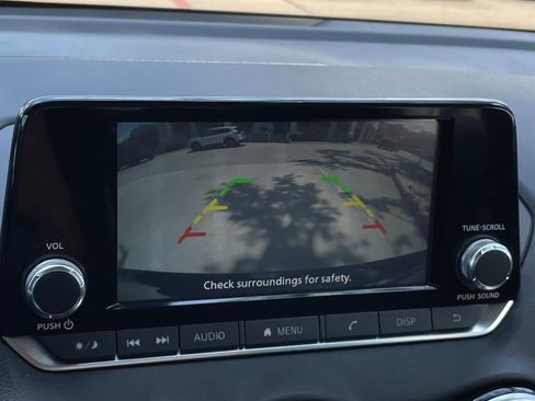 Used 2025 Nissan Sentra S FWD image 17