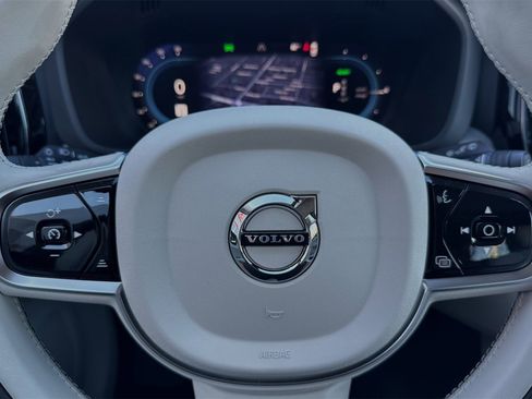 Certified 2025 Volvo XC60 T8 Plus w/ Protection Package Premier image 23