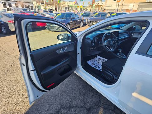 Used 2023 Kia Forte LXS w/ LXS Technology Package image 9