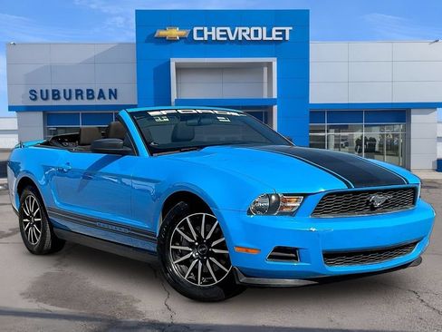Used 2012 Ford Mustang Convertible RWD image 2