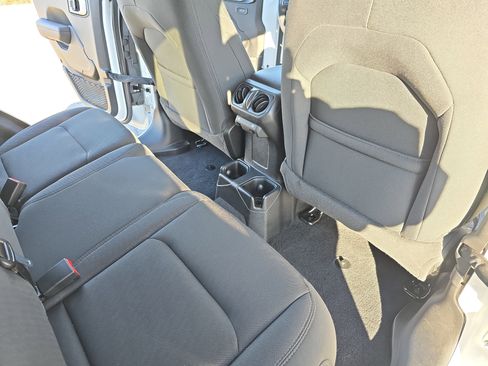 Used 2021 Jeep Wrangler Unlimited Willys image 11