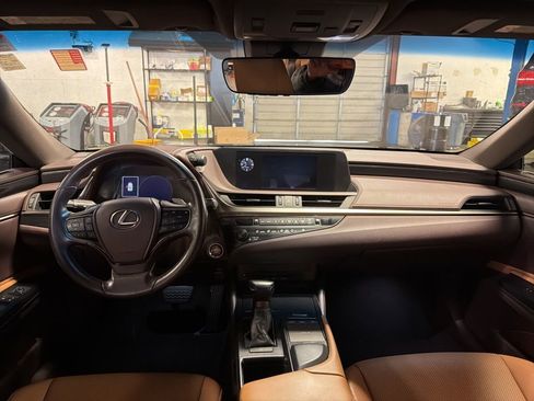 Used 2020 Lexus ES 350 w/ Accessory Package 2 image 4