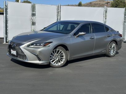 Used 2020 Lexus ES 300h w/ Luxury Package