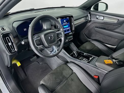 Used 2023 Volvo XC40 B5 Plus AWD/4WD image 28