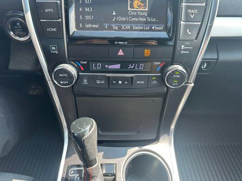 Used 2017 Toyota Camry XSE w/ Moonroof Package FWD image 20