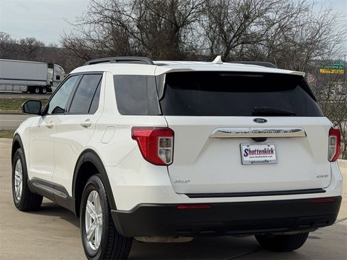 Used 2023 Ford Explorer XLT image 4