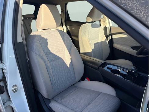 Used 2023 Nissan Rogue SV image 25