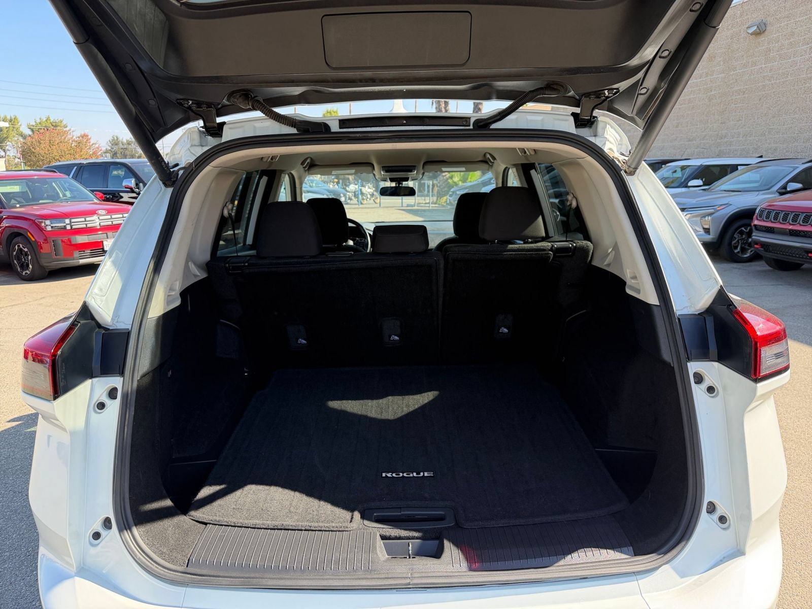 Used 2025 Nissan Rogue SV AWD/4WD image 32