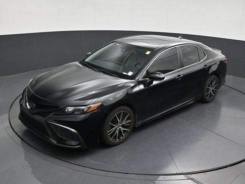 Used 2022 Toyota Camry SE w/ Audio Upgrade Package FWD image 15