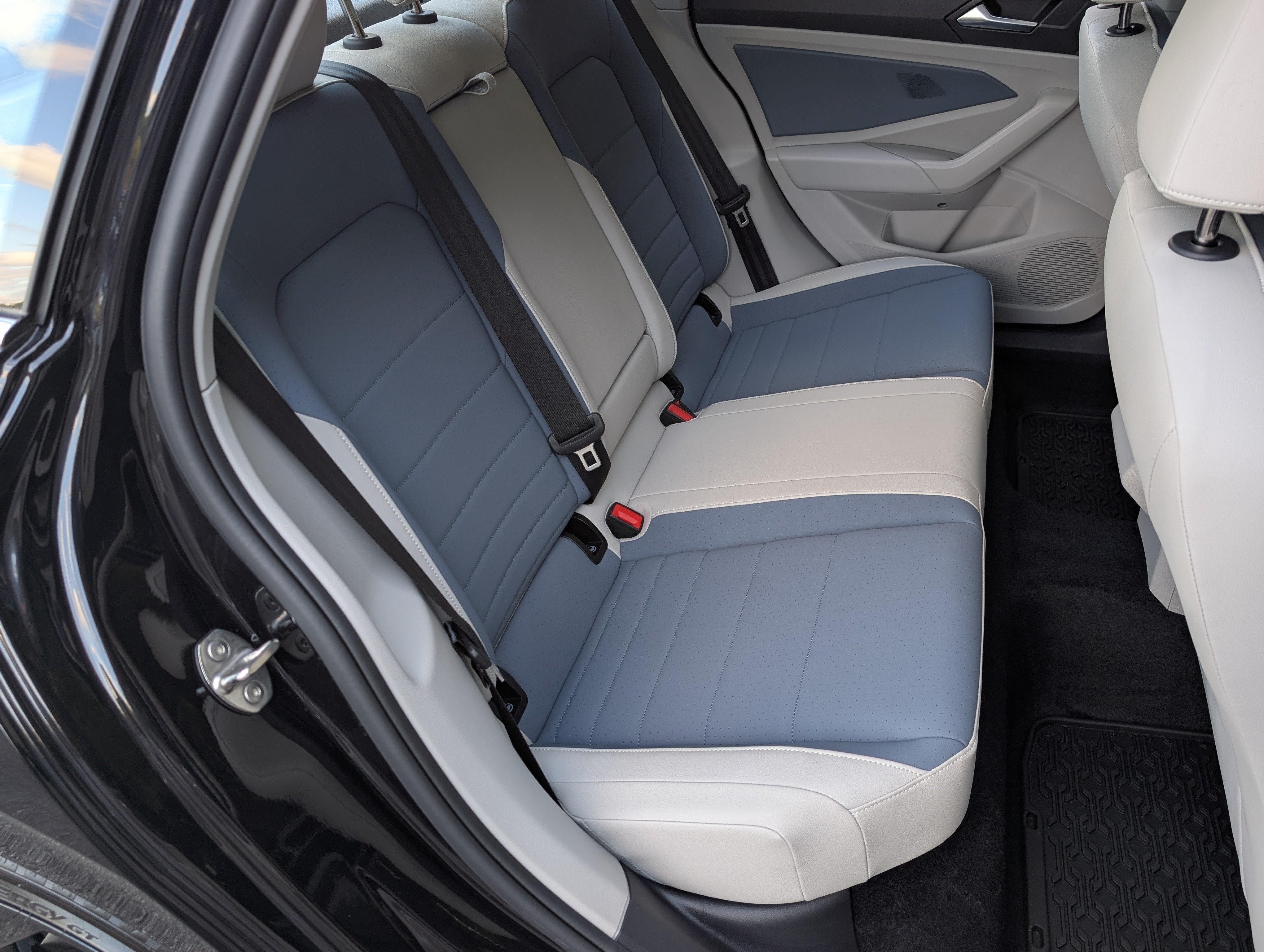 Used 2025 Volkswagen Jetta SE w/ Sunroof Package FWD image 20
