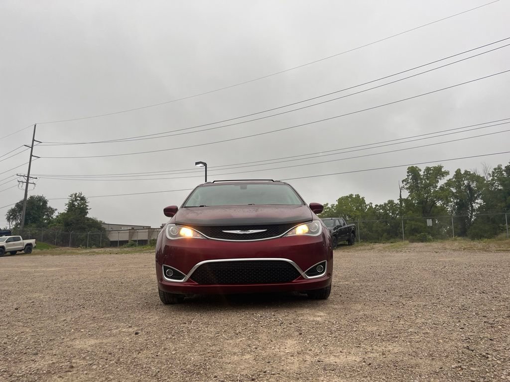 Used 2019 Chrysler Pacifica Touring-L FWD image 4