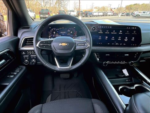 Used 2025 Chevrolet Tahoe LS image 17