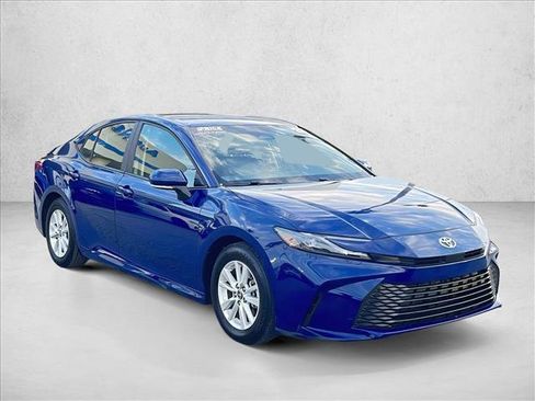 Used 2025 Toyota Camry LE image 5