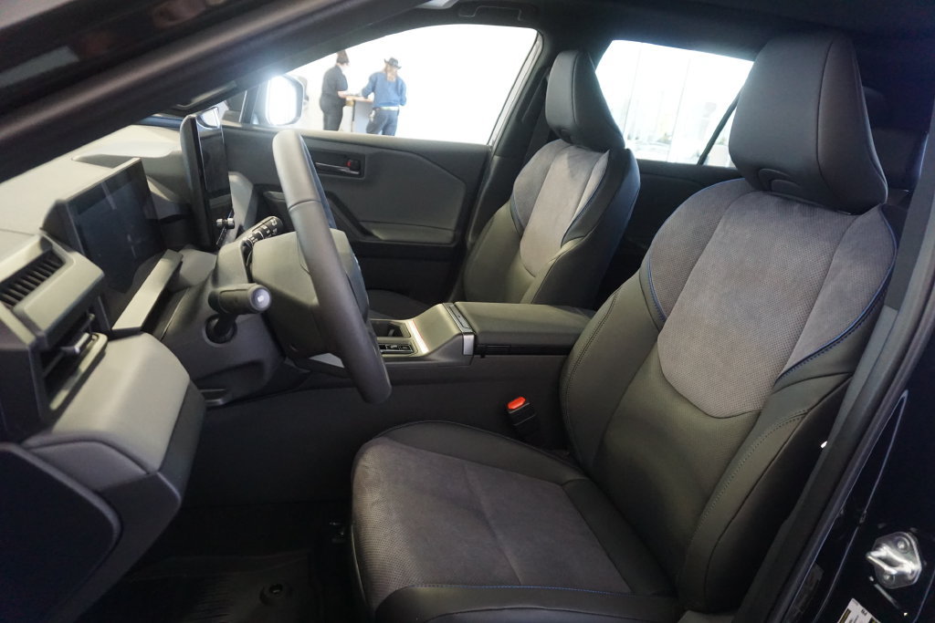 Used 2026 Toyota RAV4 XSE w/ Panoramic Sun Roof Package AWD/4WD image 20