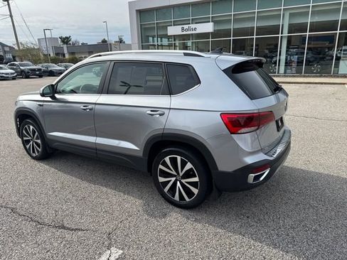 Certified 2023 Volkswagen Taos SE w/ Panoramic Sunroof Package image 6