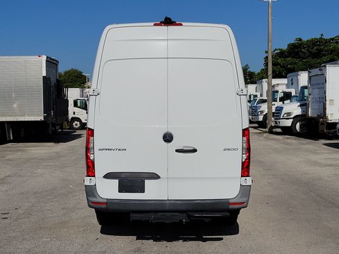 Used 2022 Mercedes-Benz Sprinter 2500 image 4