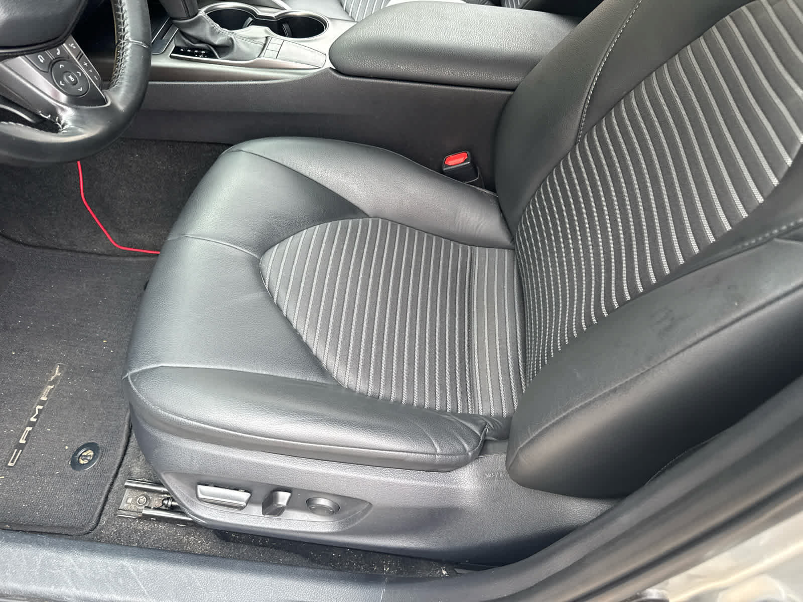 Used 2023 Toyota Camry SE FWD image 8