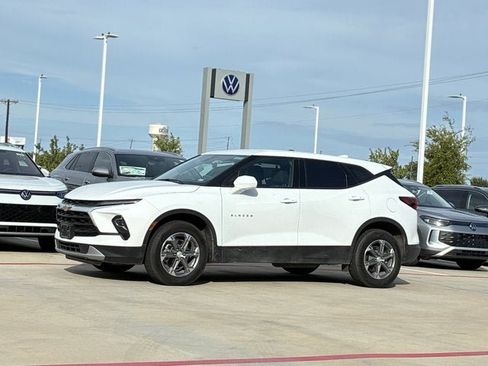 Used 2023 Chevrolet Blazer LT FWD image 2
