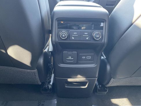 Used 2022 GMC Acadia AT4 w/ Technology Package AWD/4WD image 27