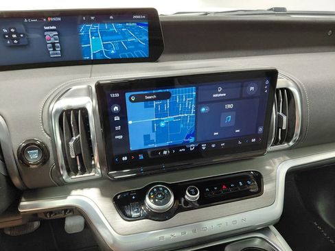 Certified 2025 Ford Expedition Max Platinum w/ Driver's Package AWD/4WD image 33