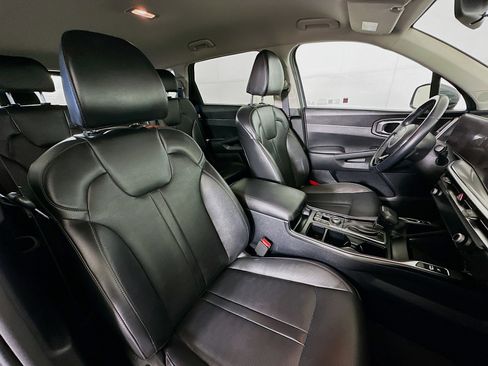 Used 2024 Kia Sorento S image 32