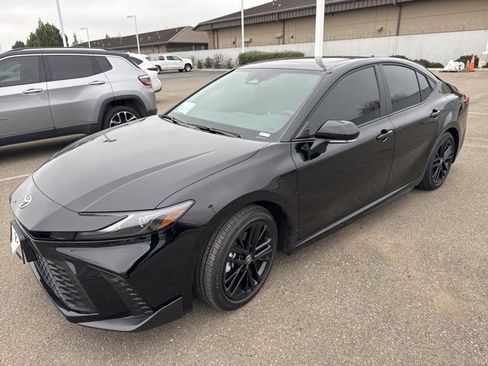 Used 2026 Toyota Camry SE image 2