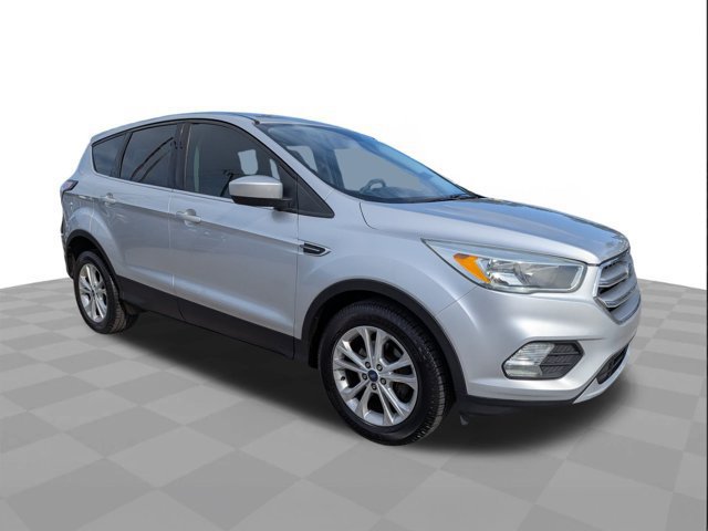 Used 2017 Ford Escape SE FWD image 2