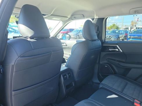 New 2026 Mitsubishi Outlander SE image 15