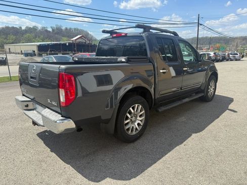 Used 2011 Nissan Frontier SL w/ Moonroof Pkg image 6