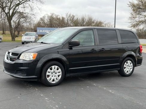 Used 2015 Dodge Grand Caravan SE w/ Quick Order Package 29E SE image 3