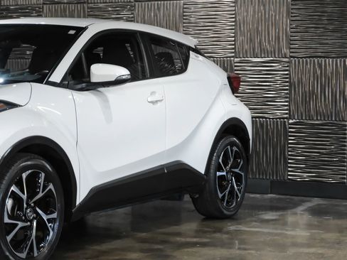 Used 2021 Toyota C-HR XLE image 8