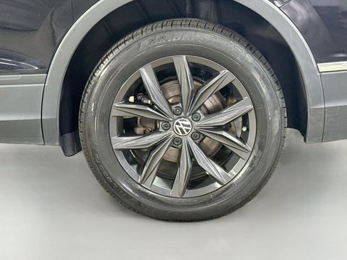 Used 2024 Volkswagen Tiguan SE AWD/4WD image 37