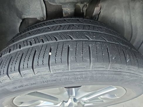 Used 2019 Toyota RAV4 Limited FWD image 25