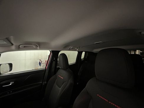 Used 2017 Jeep Renegade Trailhawk image 25