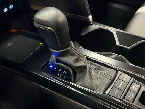 Used 2025 Toyota Camry SE image 31