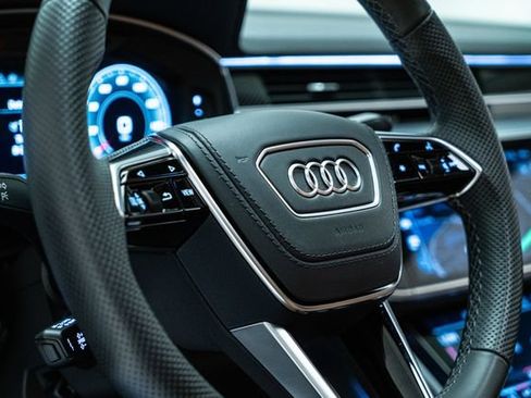 Used 2025 Audi S8 AWD/4WD image 24