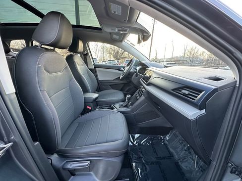 Used 2024 Volkswagen Taos SE w/ Panoramic Sunroof Package image 23