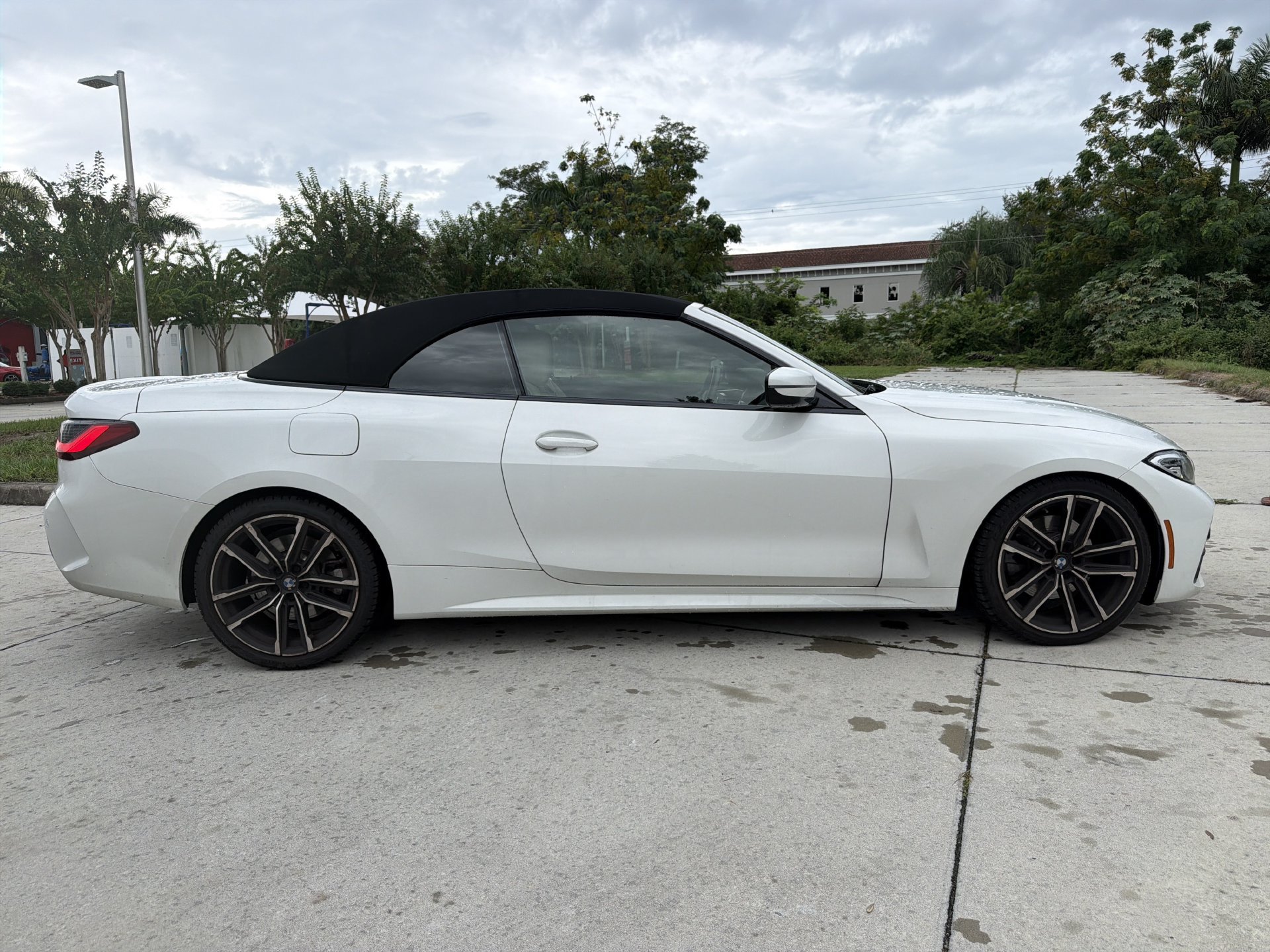Used 2022 BMW 430i Convertible w/ M Sport Package RWD image 3